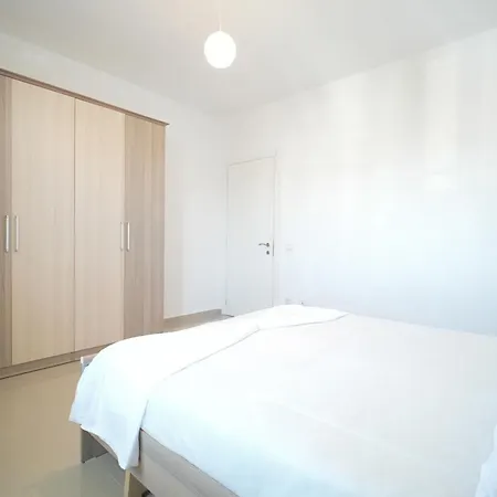 Kalpazo Golemi Apartment Golem (Tirana)